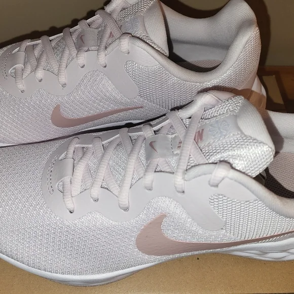 Brand New Women's Size 8.5 Sneakers - Picture 11 of 11